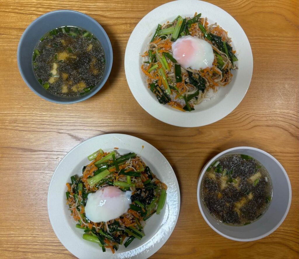 it oisixで作ったビビンバとスープ